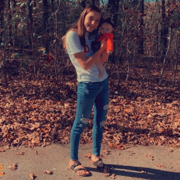 Profile Picture of Chloe Piatchek (@chloepiatchek) on Poshmark