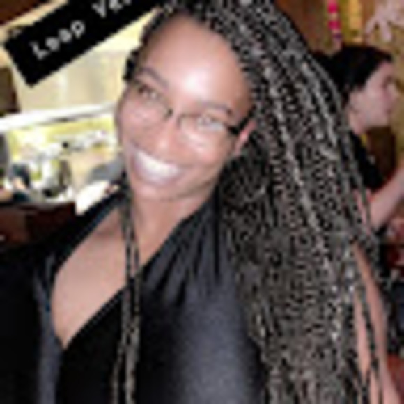 Profile Picture of Candice Callins (@candice_callins) on Poshmark