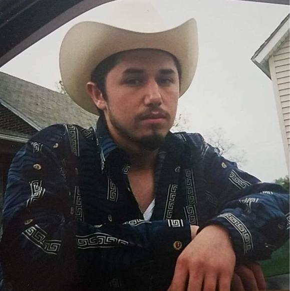 Profile Picture of Fernando Munoz (@fernando1012) on Poshmark