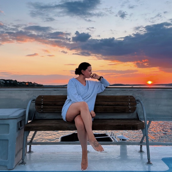 Profile Picture of Christina Nicolosi (@cnicolosi2) on Poshmark