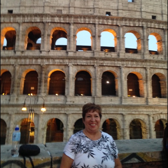 Profile Picture of Vivian Gladson (@lindalemon) on Poshmark