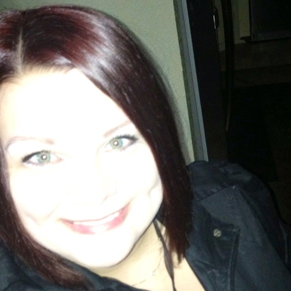 Profile Picture of Cyndi Gunnarson (@eccntrc2013) on Poshmark