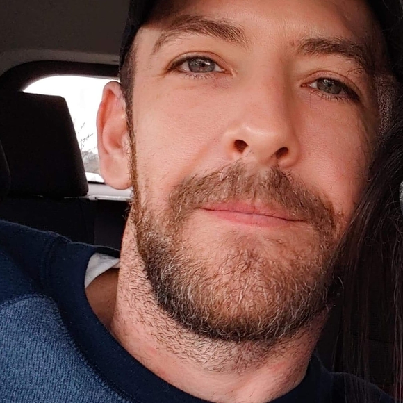 Profile Picture of Derek Wickline (@derekwickline83) on Poshmark