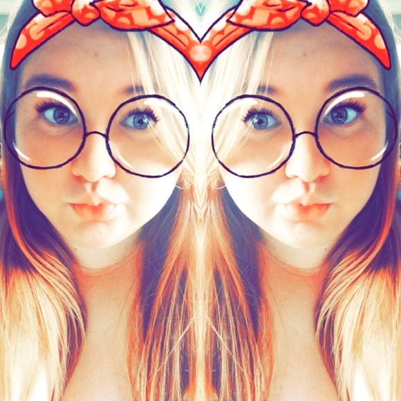 Profile Picture of Alicia Pearson (@little_elephant) on Poshmark
