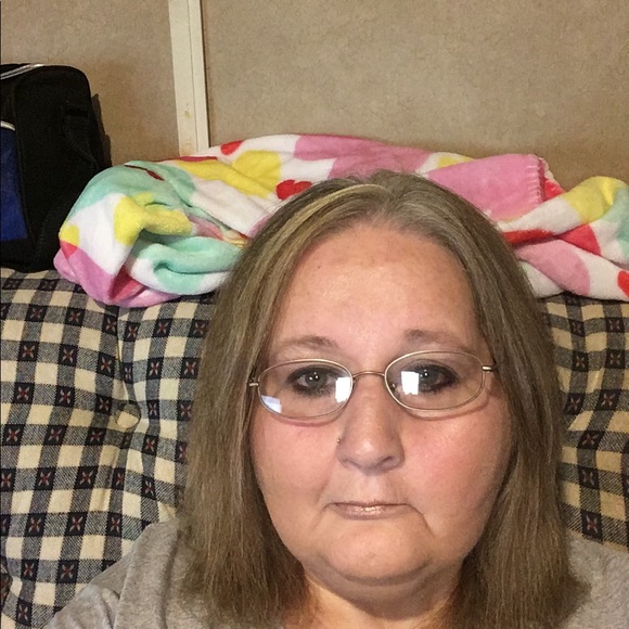 Profile Picture of Tammy Hudson (@prettyeyes4u65) on Poshmark