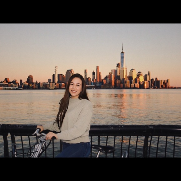 Fayzeh Far - Poshmark Profile Picture of Fayzeh Far (@fufufar) on Poshmark