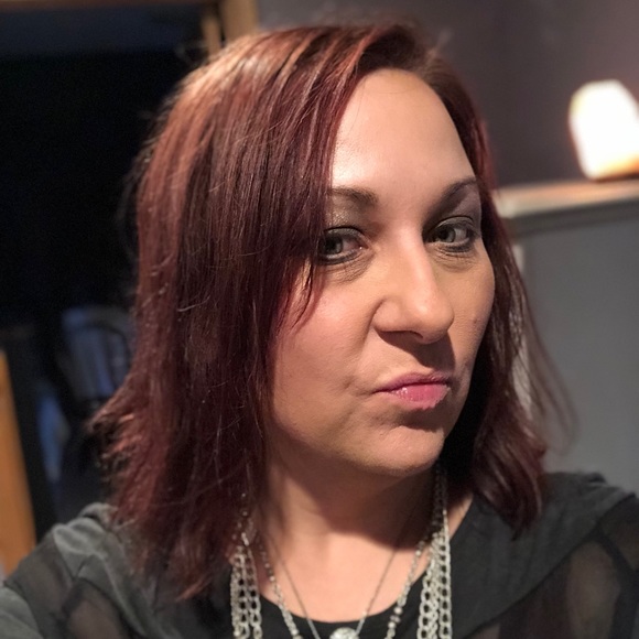 Profile Picture of Laurie ann Boeshans (@schell75) on Poshmark
