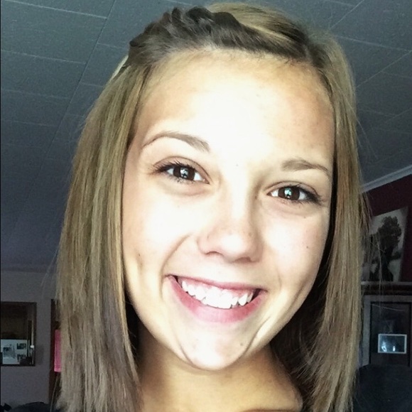 Marklee Haltom - Poshmark Profile Picture of Marklee Haltom (@markleehaltom) on Poshmark