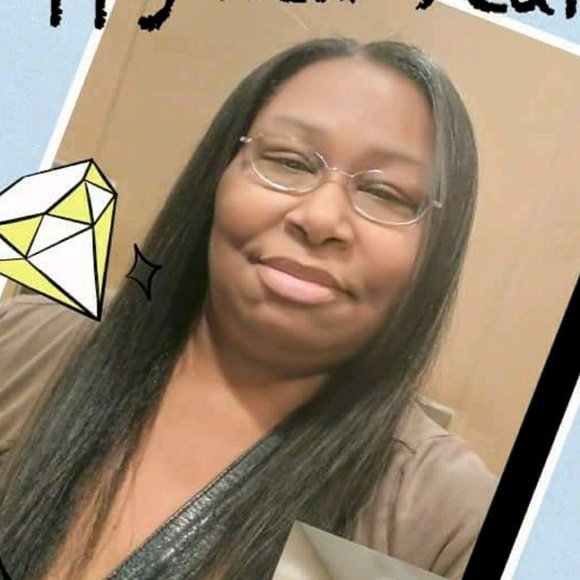 Profile Picture of Paulette Edwards (@j4tk) on Poshmark