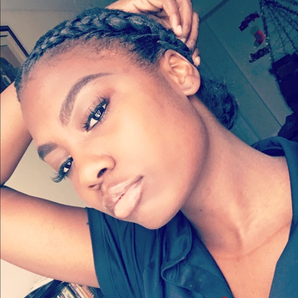 Profile Picture of Shontel Isler (@shontelisler24) on Poshmark