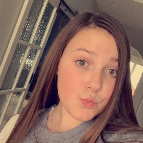 Profile Picture of Mattie grace Sandbothe (@mgcloset297) on Poshmark