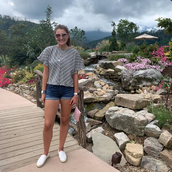 Profile Picture of Soph Horwedel (@sophhorwedel) on Poshmark