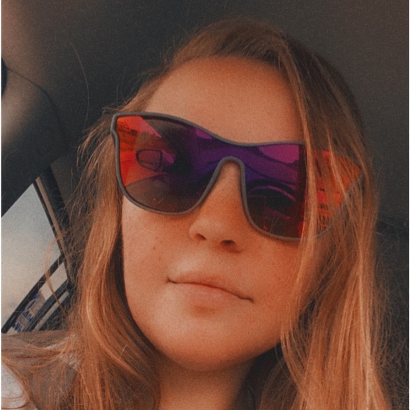 Profile Picture of Emma Flegel (@eflegel) on Poshmark