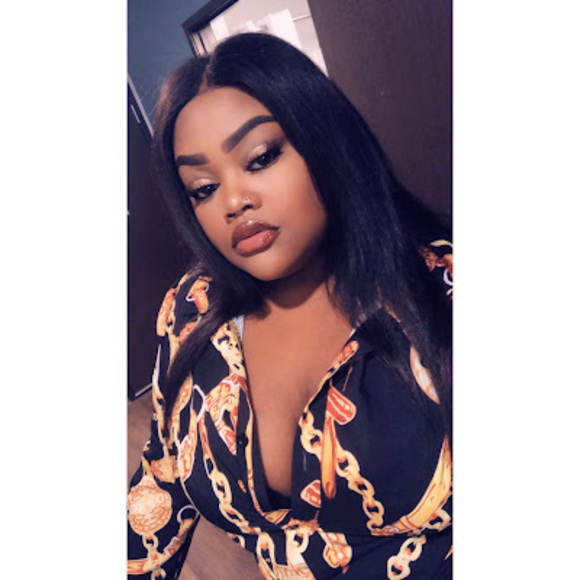 Profile Picture of Nneka Lezama (@nnekalezama) on Poshmark