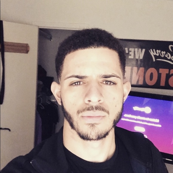 Profile Picture of Joe Bowens (@joey9bowens) on Poshmark