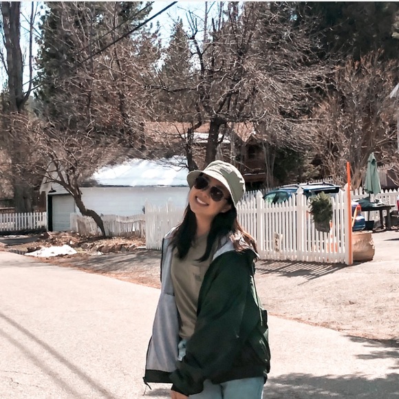 Profile Picture of Inez Kim (@inezk) on Poshmark