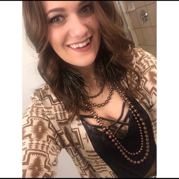 Profile Picture of Katie Uetz (@katieuetz) on Poshmark