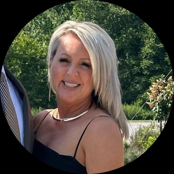 Profile Picture of Heidi Hoyt-williams (@hhoytwilliams) on Poshmark