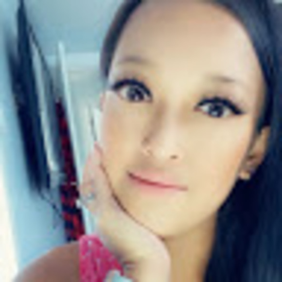 Profile Picture of Daisy Kulak (@daisykulak) on Poshmark