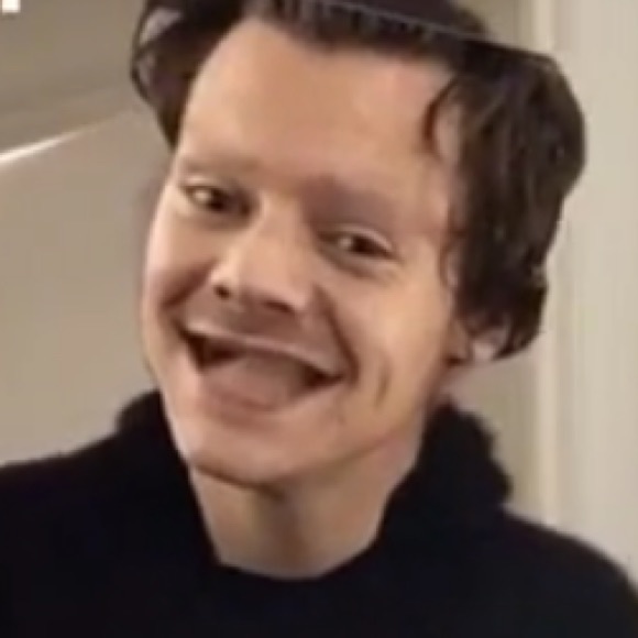 Profile Picture of Ruby Velazquez (@ruby_velazquez) on Poshmark