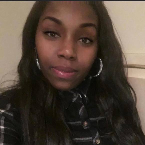 Profile Picture of Lynda Raschke (@msrascbke) on Poshmark