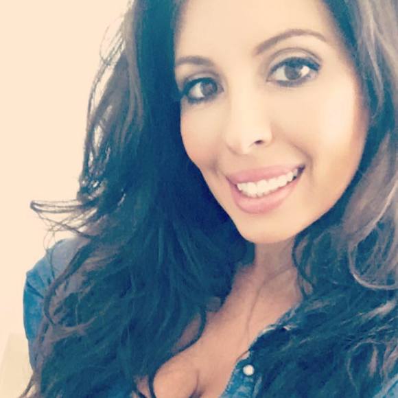 Profile Picture of Stephanie Katona (@portuguesepie) on Poshmark