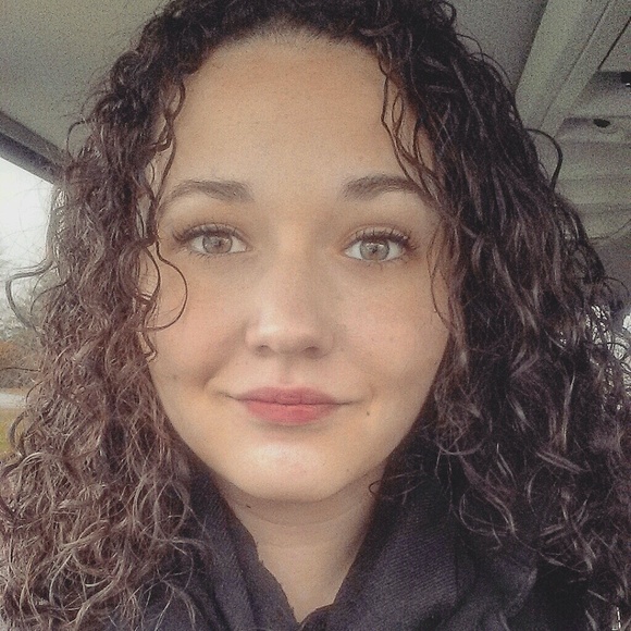 Profile Picture of Sarah Consentino (@consa0805) on Poshmark