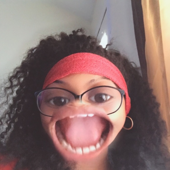 Profile Picture of Candace Curlyhead2002 (@candacecurly) on Poshmark