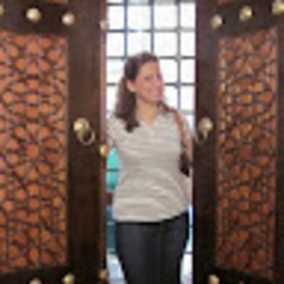 Profile Picture of Azadeh Akhavan (@azadehakhavan) on Poshmark