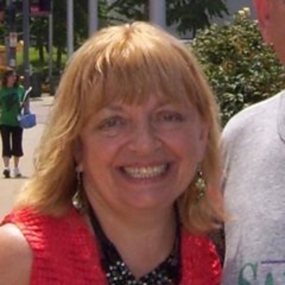 Profile Picture of Lia Cilley (@jayna7) on Poshmark