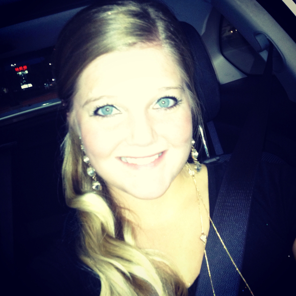 Profile Picture of Haley Crabtree (@haleylashea) on Poshmark