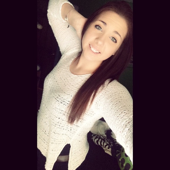 Profile Picture of Maddie Kasprzyk (@kissmebaby) on Poshmark