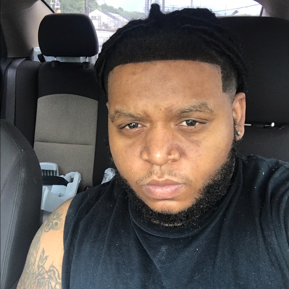 Matthew Queen - Poshmark Profile Picture of Matthew Queen (@kudiloke) on Poshmark