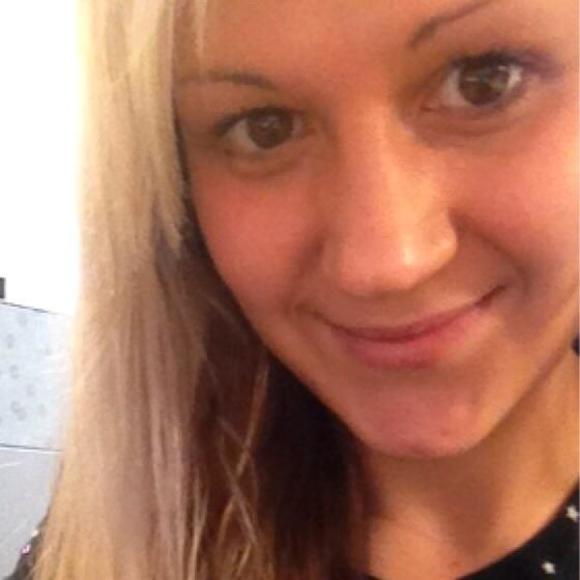 Profile Picture of Lindsey Tarling (@lindseytarling) on Poshmark