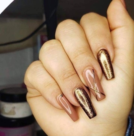 Profile Picture of Martinez Martinez (@martinezmartine) on Poshmark