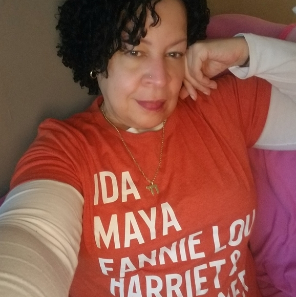 Profile Picture of Belinda Johnson (@bea_lieve1012) on Poshmark
