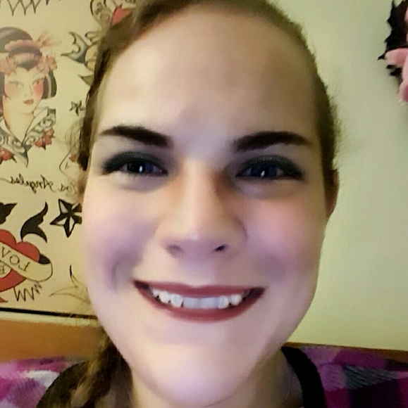 Profile Picture of Meghan Pelrine (@megp83) on Poshmark