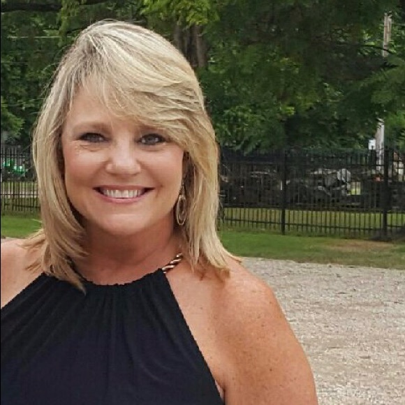 Profile Picture of Suzanne Pittenger (@spittenger) on Poshmark