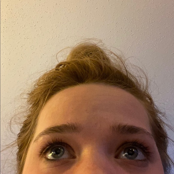 Profile Picture of Taylor Sunny (@t_sunny) on Poshmark