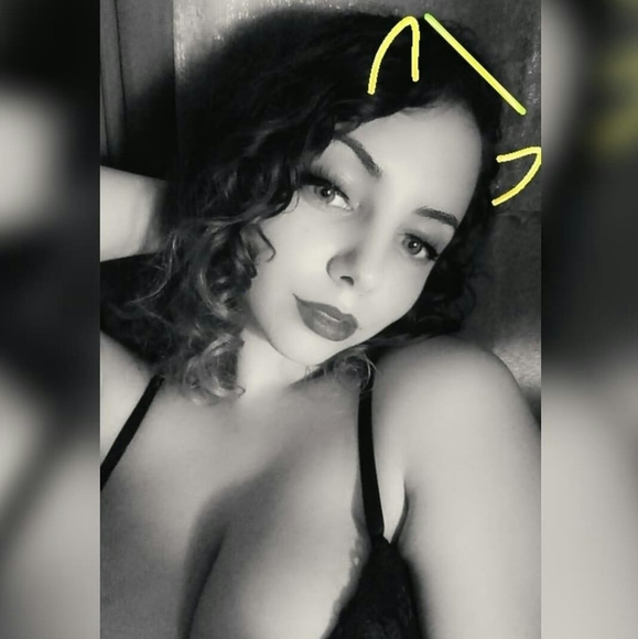 Profile Picture of Krystal Noel (@krystal12195) on Poshmark