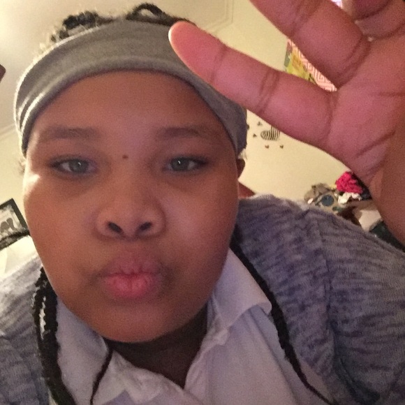 Profile Picture of Tyiesha Hollimon (@tyiesha2) on Poshmark