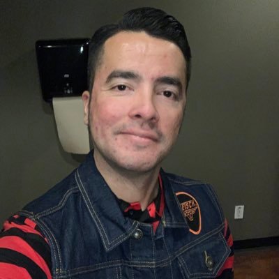 Profile Picture of Chris Mendoza (@RockabillyDozer) on Twitter