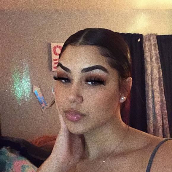 Profile Picture of Alexandra Stäckss (@stackzzz76) on Poshmark