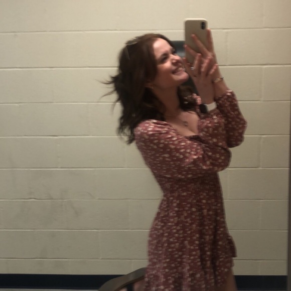 Profile Picture of Lexie Grotler (@lexie_grotler) on Poshmark