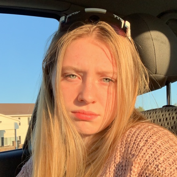 Profile Picture of Molly Blarek (@mollyblarek7) on Poshmark