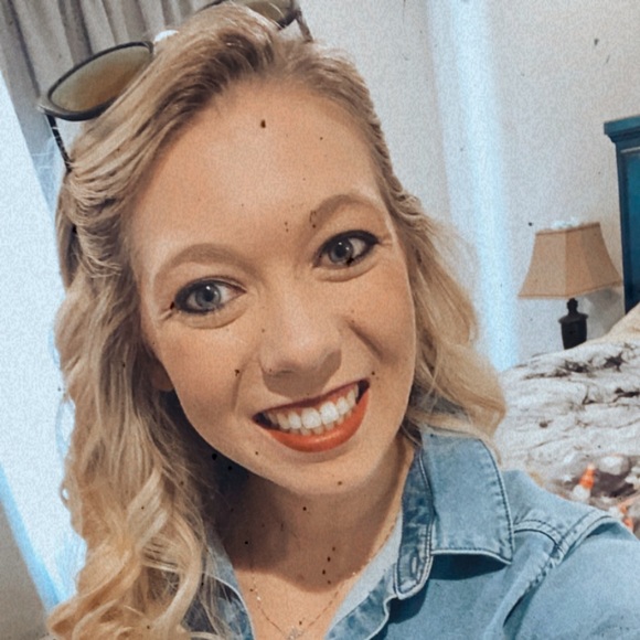 Profile Picture of Abby Grimm (@abbygrimm13) on Poshmark