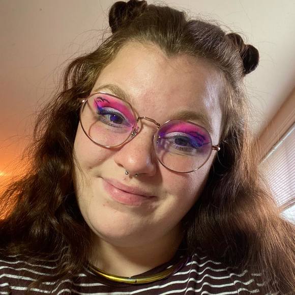 Profile Picture of Kathryn Giroux (@kgiroux97) on Poshmark