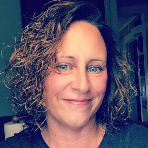 Debra Hoskins - Poshmark Profile Picture of Debra Hoskins (@hoskindh) on Poshmark