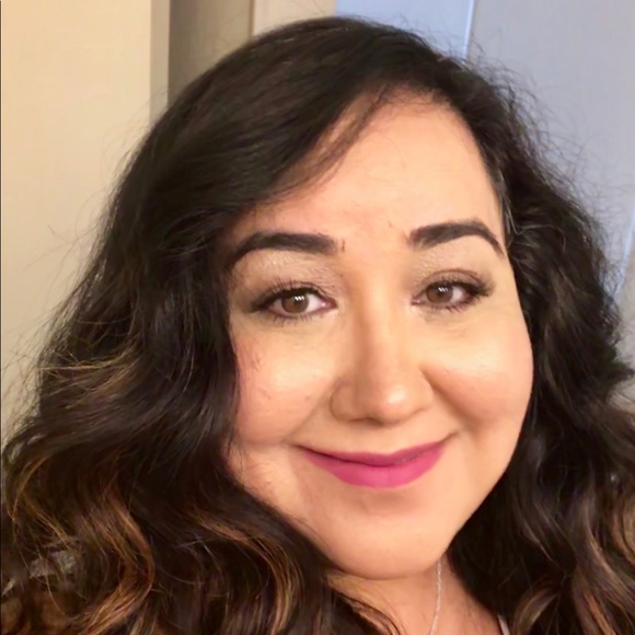 Profile Picture of Yolanda Barba (@yolib209) on Poshmark