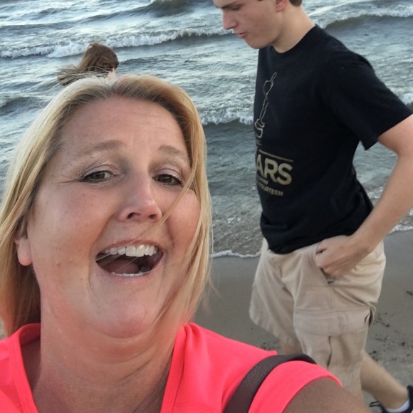 Profile Picture of Kerri Kwapis (@kkwapis) on Poshmark